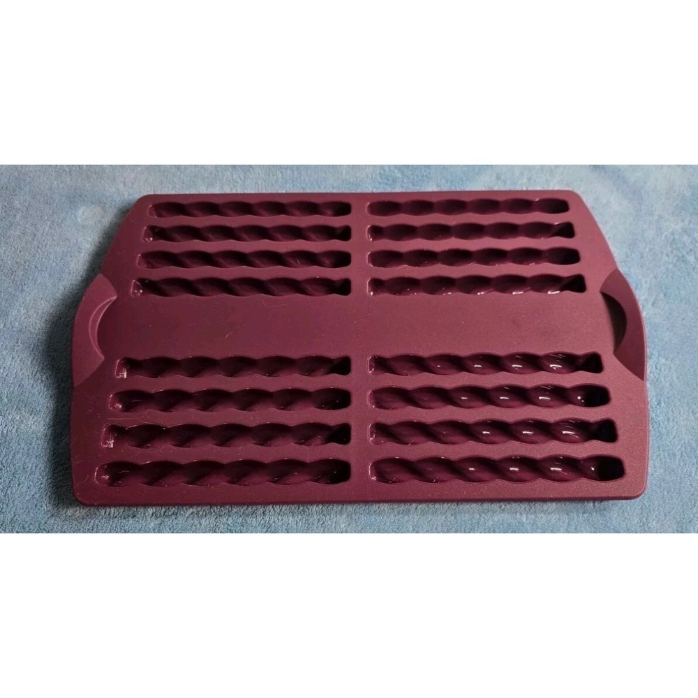 Tupperware Silicone‎ Twister Form 16 Cavity Spiral Mold Burgundy Purple 1551A-2